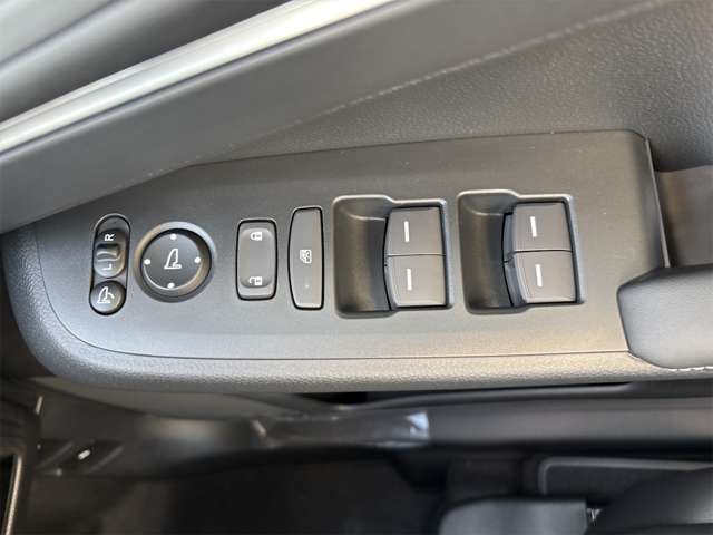 ホンダ ヴェゼル １．５ Ｅ：ＨＥＶ Ｚ R7年 (近畿) 99