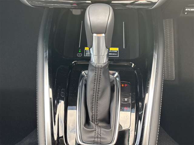 ホンダ ヴェゼル １．５ Ｅ：ＨＥＶ Ｚ R7年 (近畿) 99