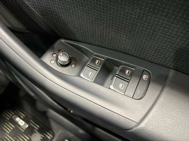 アウディ Ｑ３ ２．０ ＴＦＳＩ クワトロ １８０ＰＳ Ｓラインパッケージ ４ＷＤ H29年 (甲信越・北陸) 99