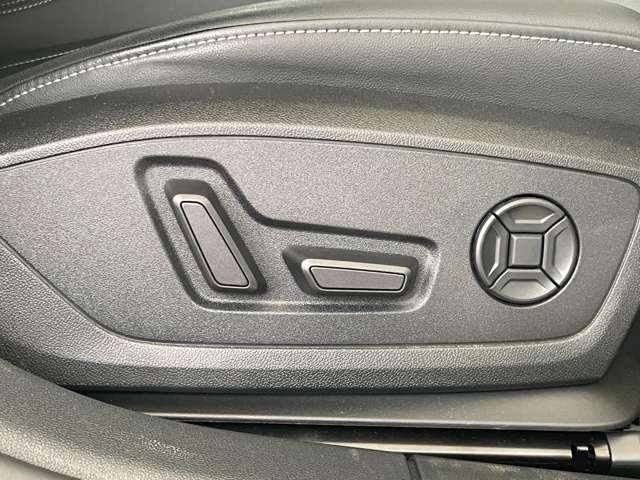 アウディ Ａ３　セダン ３０　ＴＦＳＩ　Ｓライン R3年 (東北) 99