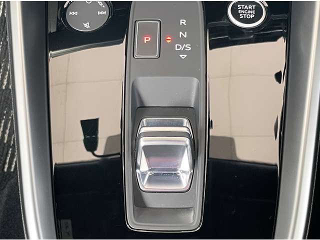 アウディ Ａ３　セダン ３０　ＴＦＳＩ　Ｓライン R3年 (東北) 99