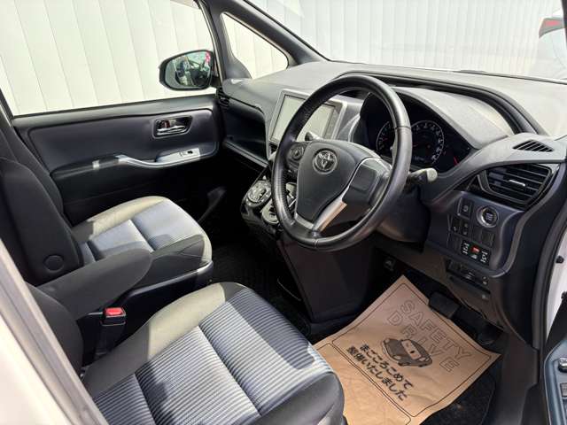 トヨタ ヴォクシー ２．０ ＺＳ 煌ＩＩ H28年 (中国) 99