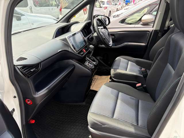 トヨタ ヴォクシー ２．０ ＺＳ 煌ＩＩ H28年 (中国) 99