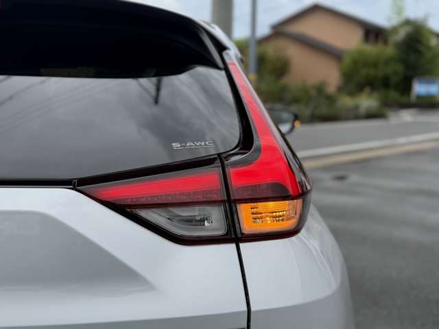 三菱 エクリプス　クロス　ＰＨＥＶ ＰＨＥＶ ２．４ Ｐ ４ＷＤ R3年 () 99