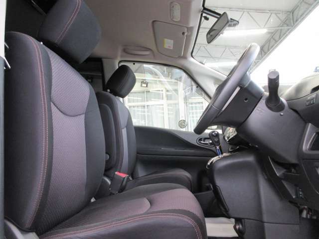 日産 セレナ ２．０ ハイウェイスター Ｓ－ＨＹＢＲＩＤ Ｖセレクション H25年 (関東) 99