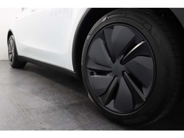 テスラ モデルＹ ＲＷＤ R7年 (近畿) 99