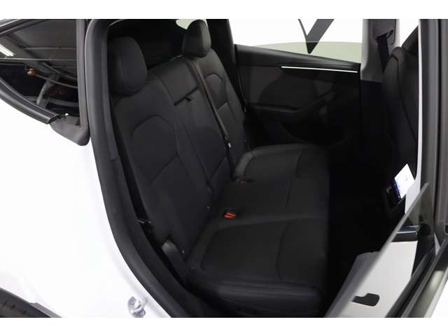 テスラ モデルＹ ＲＷＤ R7年 (近畿) 99