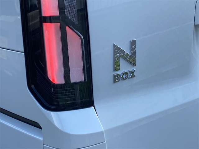 ホンダ Ｎ　ＢＯＸ カスタム ６６０ R8年 (東海) 99