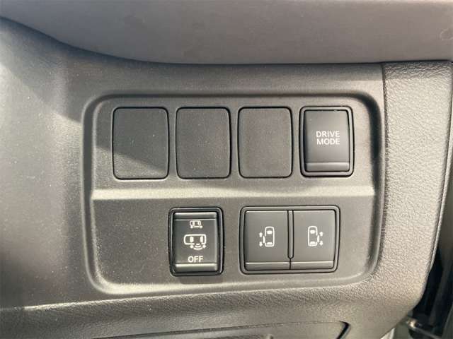 日産 セレナ １．２ Ｅ－ＰＯＷＥＲ ハイウェイスター Ｖ アーバンクロム R3年 (近畿) 99
