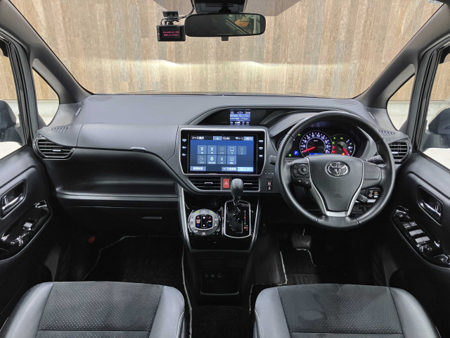 トヨタ ヴォクシー ２．０ ＺＳ 煌ＩＩＩ R3年 (近畿) 99
