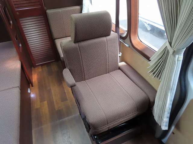 トヨタ ハイエースバン キャンピングカー H29年 (関東) 99