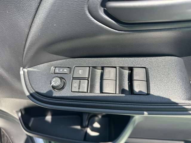 トヨタ ノア ２．０ Ｘ ４ＷＤ R4年 (東海) 99