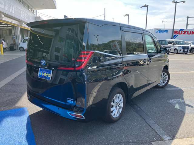 トヨタ ノア １．８ ハイブリッド Ｚ Ｅ－ＦＯＵＲ ４ＷＤ R5年 (関東) 99