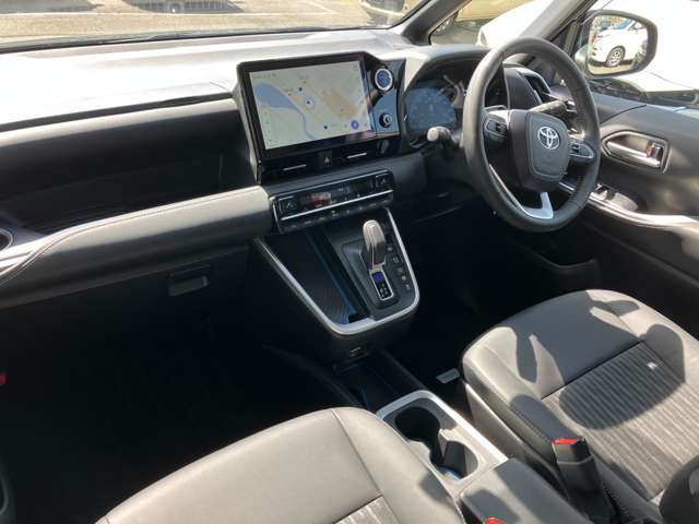トヨタ ノア １．８ ハイブリッド Ｚ Ｅ－ＦＯＵＲ ４ＷＤ R5年 (関東) 99