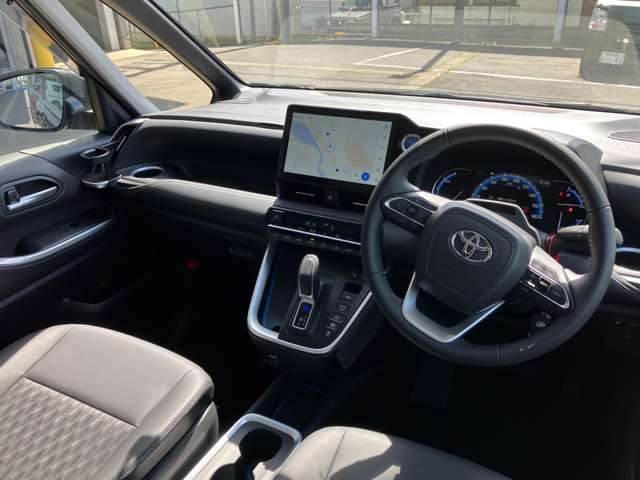 トヨタ ノア １．８ ハイブリッド Ｚ Ｅ－ＦＯＵＲ ４ＷＤ R5年 (関東) 99