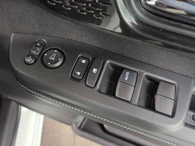 ホンダ Ｎ　ＢＯＸ カスタム ６６０ コーディネートスタイル ２トーン R5年 (近畿) 99