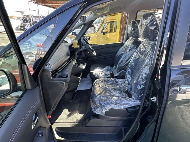 日産 セレナ １．４ Ｅ－ＰＯＷＥＲ ハイウェイスターＶ ＮＩＳＳＡＮＣＯＮＮＥＣＴインフォテインメントシステム装着車 R8年 (東海) 99