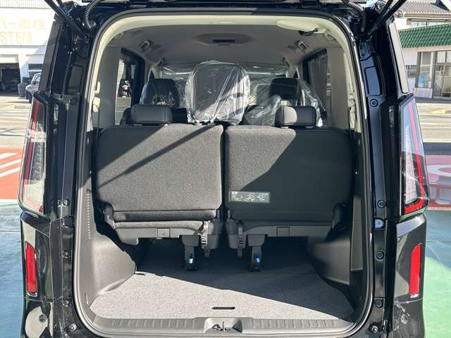 日産 セレナ １．４ Ｅ－ＰＯＷＥＲ ハイウェイスターＶ ＮＩＳＳＡＮＣＯＮＮＥＣＴインフォテインメントシステム装着車 R8年 (東海) 99