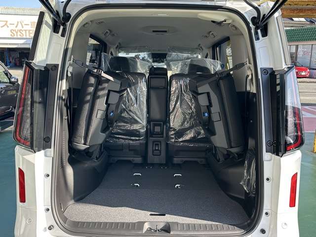 日産 セレナ １．４ Ｅ－ＰＯＷＥＲ ハイウェイスターＶ ＮＩＳＳＡＮＣＯＮＮＥＣＴインフォテインメントシステム装着車 R8年 (東海) 99