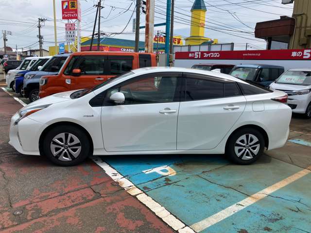 トヨタ プリウス １．８ Ｓ セーフティ プラス Ｅ－ＦＯＵＲ ４ＷＤ H29年 (甲信越・北陸) 99