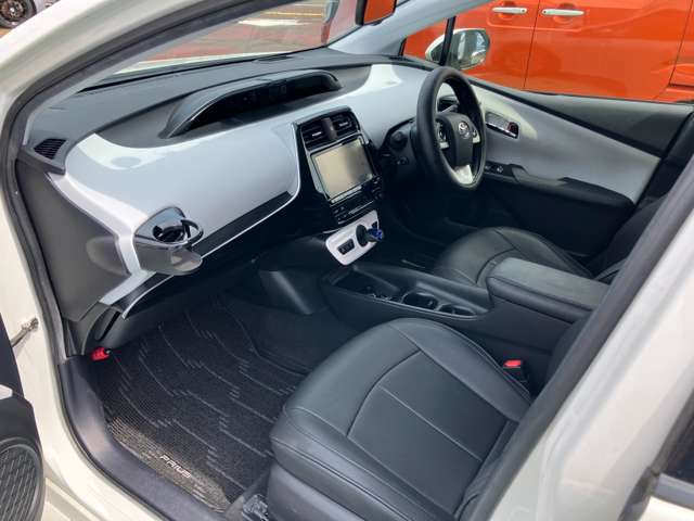 トヨタ プリウス １．８ Ｓ セーフティ プラス Ｅ－ＦＯＵＲ ４ＷＤ H29年 (甲信越・北陸) 99
