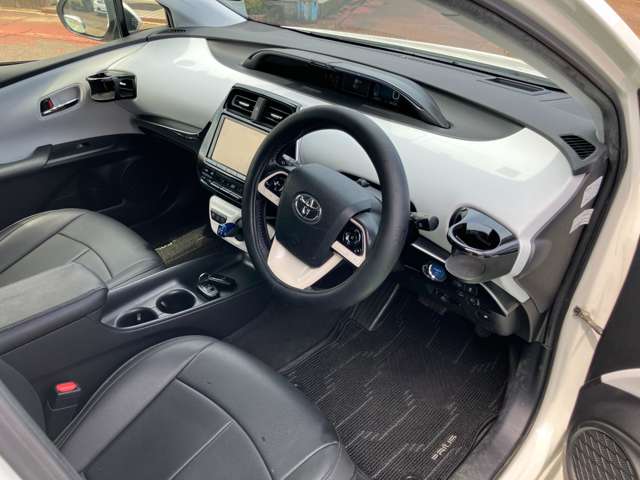 トヨタ プリウス １．８ Ｓ セーフティ プラス Ｅ－ＦＯＵＲ ４ＷＤ H29年 (甲信越・北陸) 99