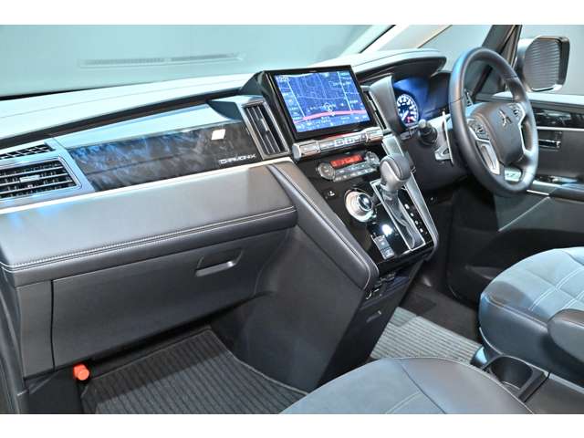 三菱 デリカ　Ｄ：５ ２．２ シャモニー 電動サイドステップ非装着車 ディーゼルターボ ４ＷＤ R7年 (関東) 99