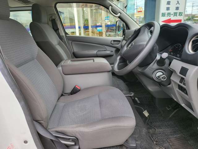 日産 ＮＶ３５０キャラバン　ワゴン ２．５ ＤＸ ロングボディ 低床 H29年 (関東) 99