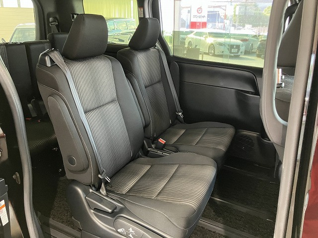 トヨタ ヴォクシー １．８ ハイブリッド ＺＳ 煌 H30年 (近畿) 99