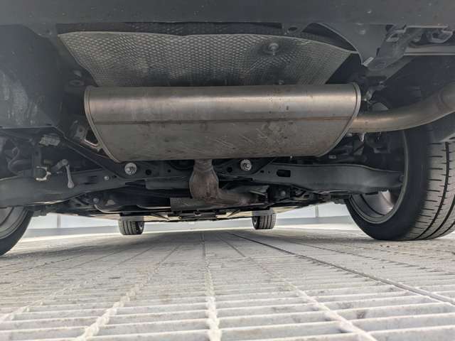 トヨタ プリウス １．８ Ｓ セーフティ プラス ツートーン Ｅ－ＦＯＵＲ ４ＷＤ H29年 (東北) 99
