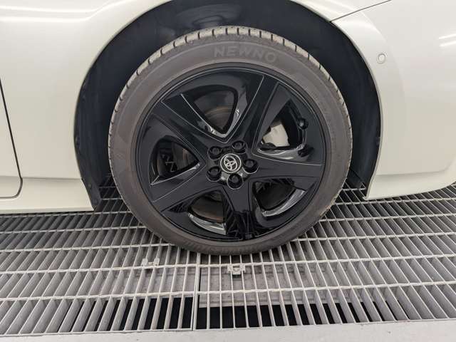 トヨタ プリウス １．８ Ｓ セーフティ プラス ツートーン Ｅ－ＦＯＵＲ ４ＷＤ H29年 (東北) 99