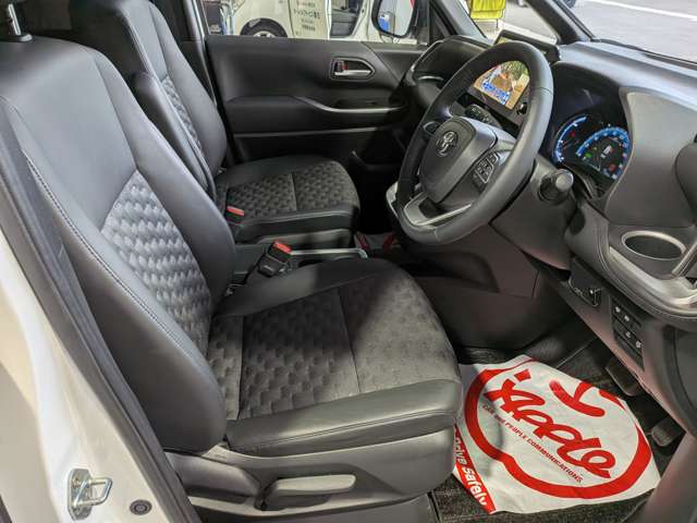 トヨタ ヴォクシー １．８ ハイブリッド Ｓ－Ｚ Ｅ－ＦＯＵＲ ４ＷＤ R6年 (東北) 99