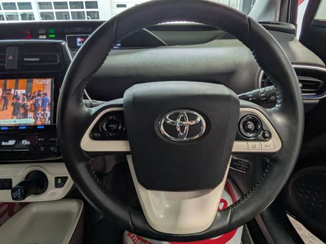 トヨタ プリウス １．８ Ａ ツーリングセレクション Ｅ－ＦＯＵＲ ４ＷＤ H28年 (東北) 99