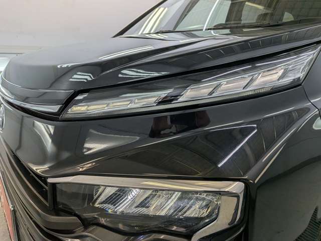 トヨタ ヴォクシー １．８ ハイブリッド Ｓ－Ｚ Ｅ－ＦＯＵＲ ４ＷＤ R5年 (東北) 99