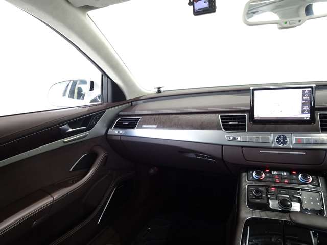 アウディ Ａ８ ３．０ ＴＦＳＩ クワトロ ４ＷＤ H24年 (関東) 99