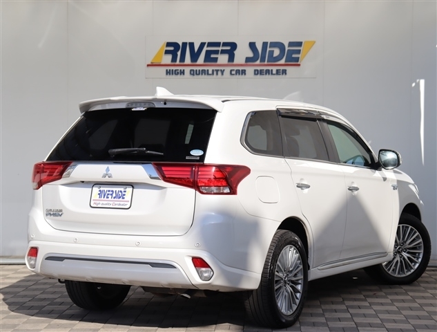 三菱 アウトランダーＰＨＥＶ ２．４ Ｇ プラスパッケージ ４ＷＤ R1年 (関東) 99