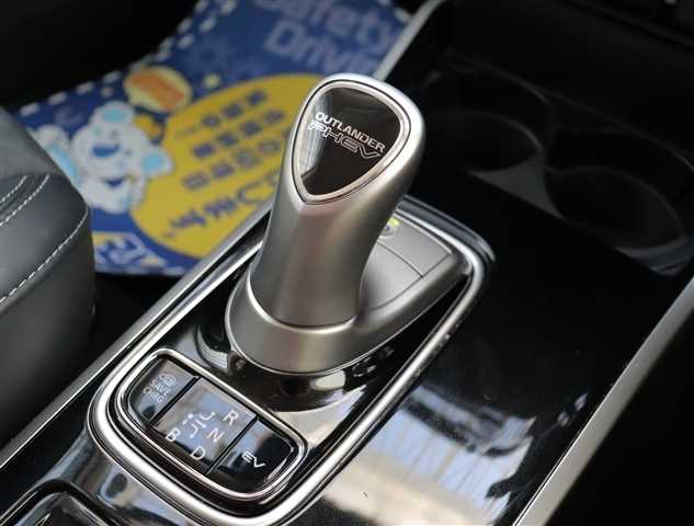 三菱 アウトランダーＰＨＥＶ ２．４ Ｇ プラスパッケージ ４ＷＤ R1年 (関東) 99