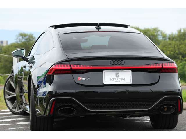 アウディ ＲＳ７　スポーツバック エアサスペンション装着車 ４ＷＤ R3年 (東海) 99