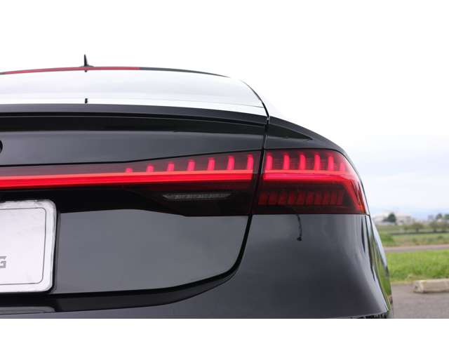 アウディ ＲＳ７　スポーツバック エアサスペンション装着車 ４ＷＤ R3年 (東海) 99