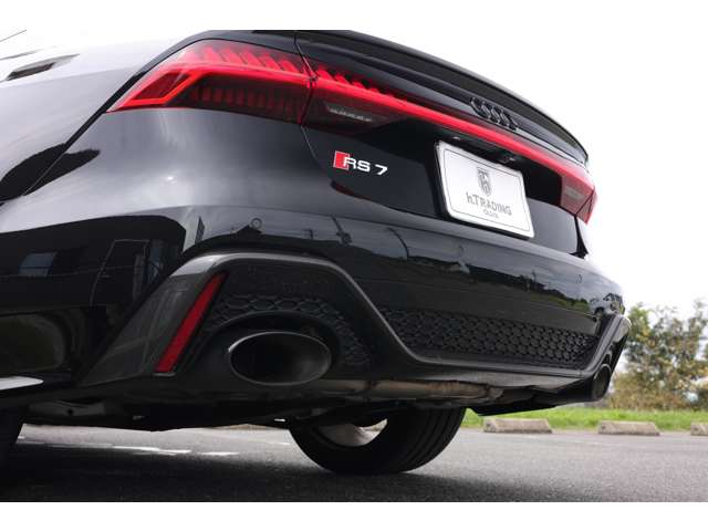 アウディ ＲＳ７　スポーツバック エアサスペンション装着車 ４ＷＤ R3年 (東海) 99