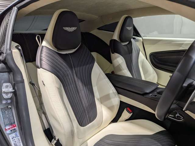 アストンマーティン ＤＢ１１ ローンチエディション H29年 (関東) 99