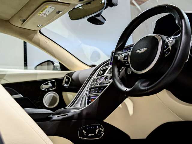 アストンマーティン ＤＢ１１ ローンチエディション H29年 (関東) 99