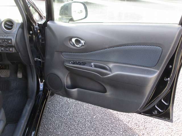 日産 ノート １．２ Ｘ ＤＩＧ－Ｓ H26年 (九州・沖縄) 99