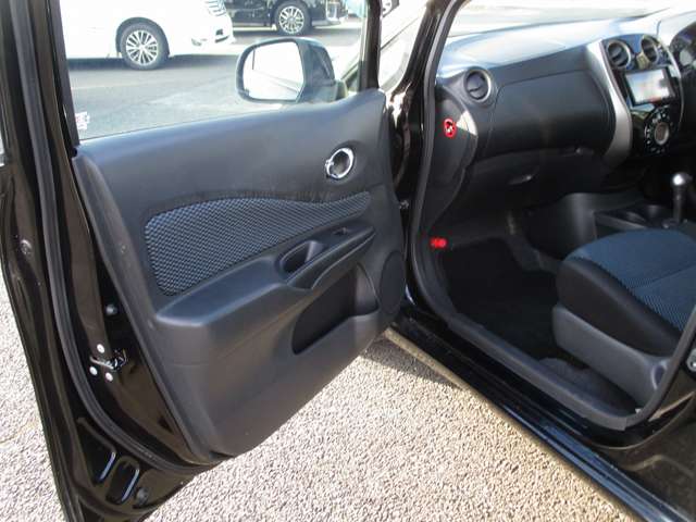日産 ノート １．２ Ｘ ＤＩＧ－Ｓ H26年 (九州・沖縄) 99