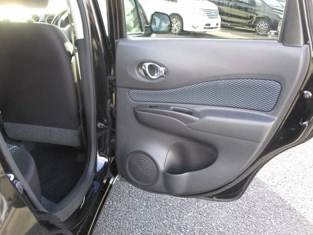 日産 ノート １．２ Ｘ ＤＩＧ－Ｓ H26年 (九州・沖縄) 99
