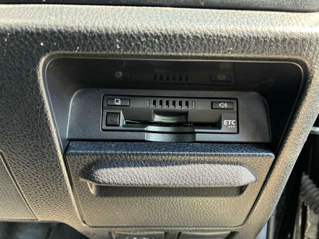 トヨタ ノア ２．０ ＳＩ ＷＸＢＩＩＩ R3年 (関東) 99