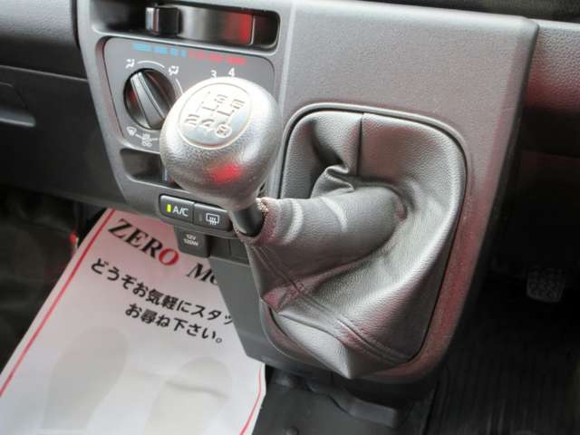ダイハツ ハイゼットカーゴ ６６０ デラックス ４ＷＤ R6年 (関東) 99