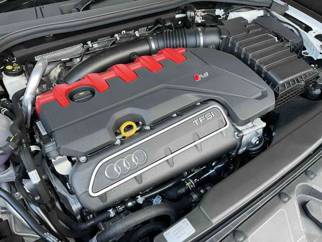 アウディ ＲＳ３　スポーツバック ２．５ ４ＷＤ R6年 (近畿) 99