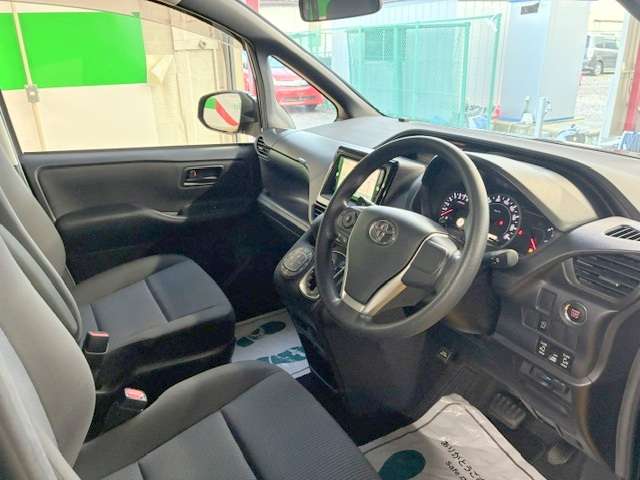 トヨタ ヴォクシー ２．０ Ｘ H28年 (関東) 99