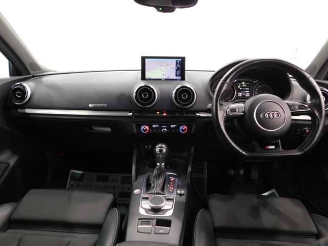 アウディ Ａ３　セダン １．８ ＴＦＳＩ クワトロ Ｓラインパッケージ ４ＷＤ H27年 (近畿) 99